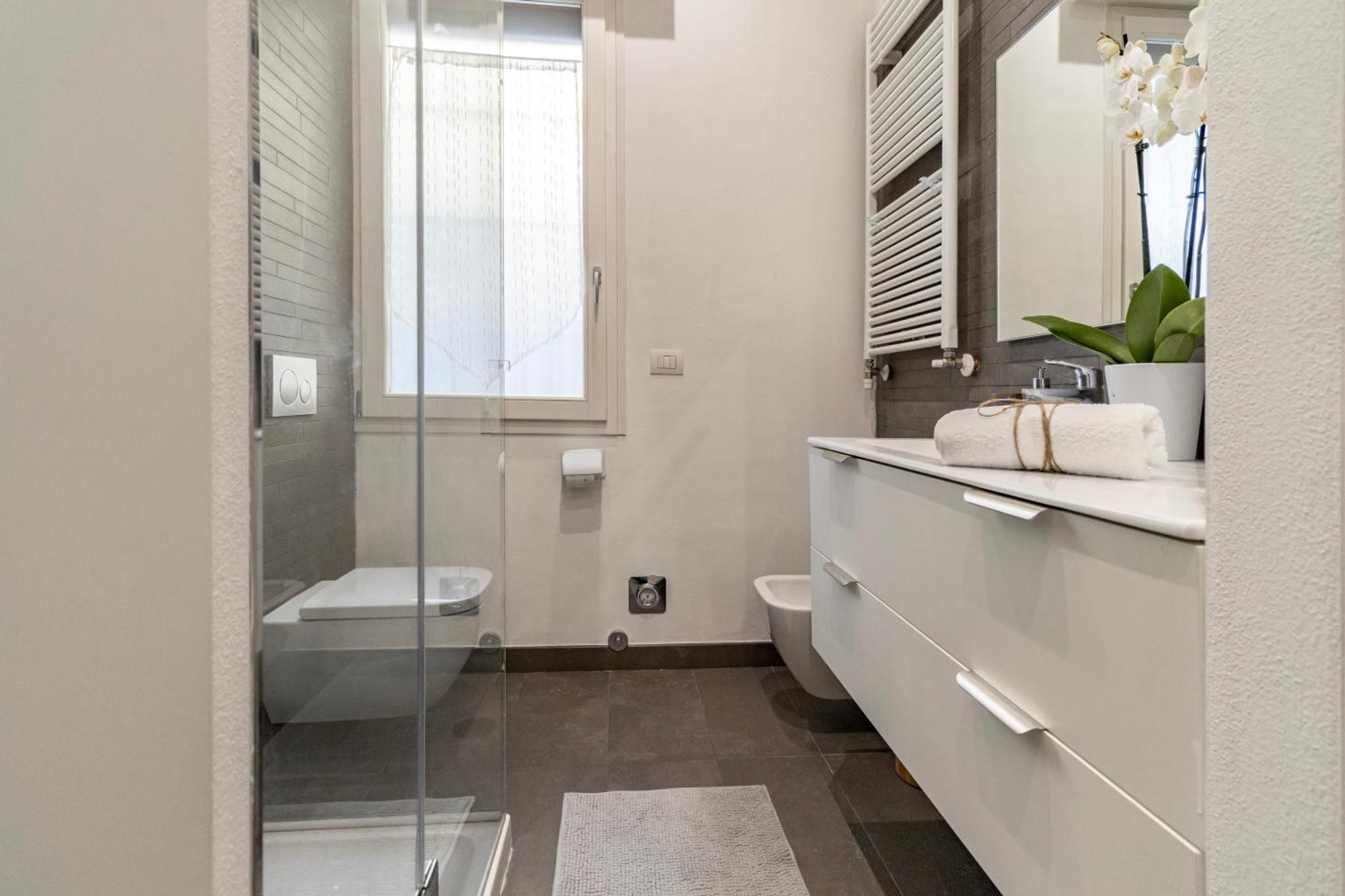 Housmart Massarenti 61 * Bologna