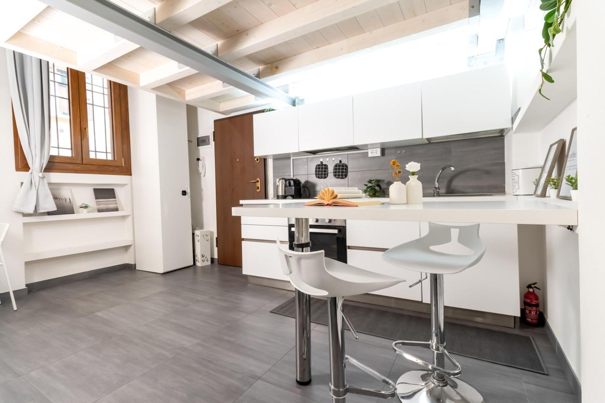 Charming Frescoed Loft Appartement *