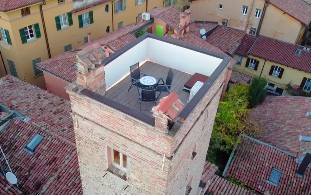 Everyday Torre Medioevale Bologna