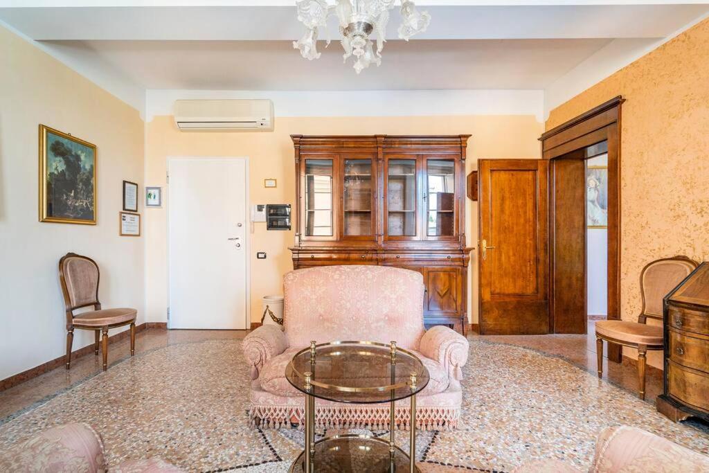 Elegant Apt, Wi-fi And Garden Lejlighed
