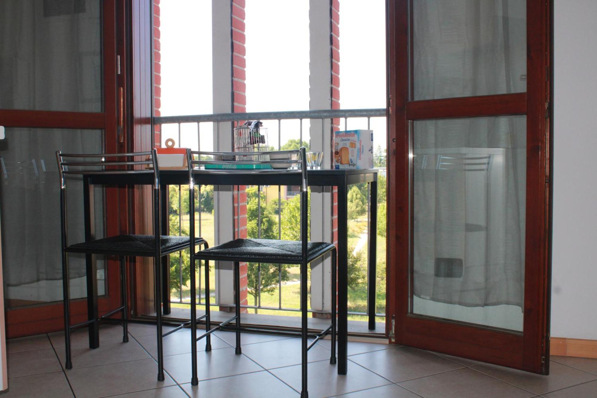 Kitchen+2 Double Beds