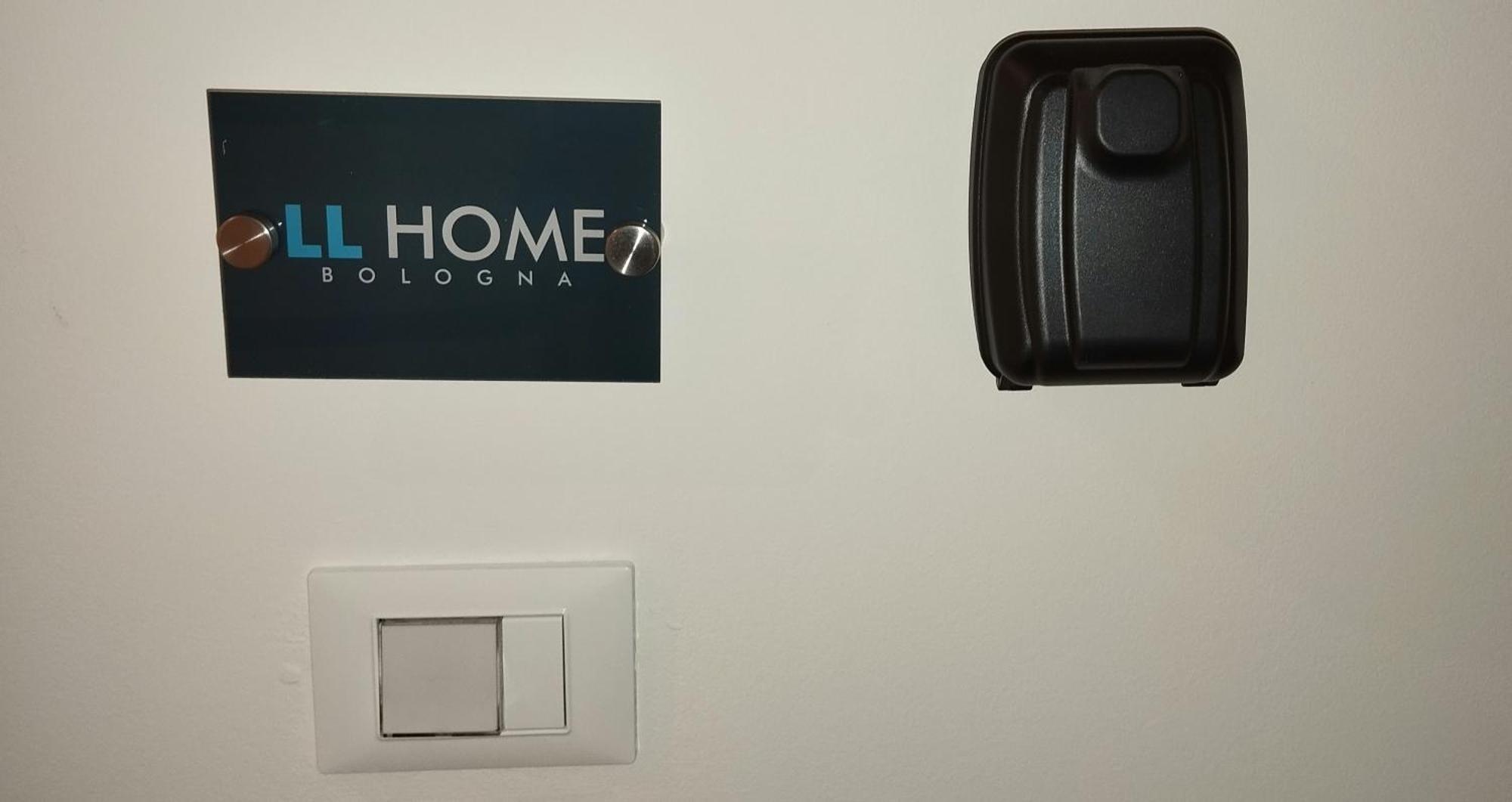 Llhome Elegante Monolocale Ristrutturato Con Posto Auto Coperto * Bologna