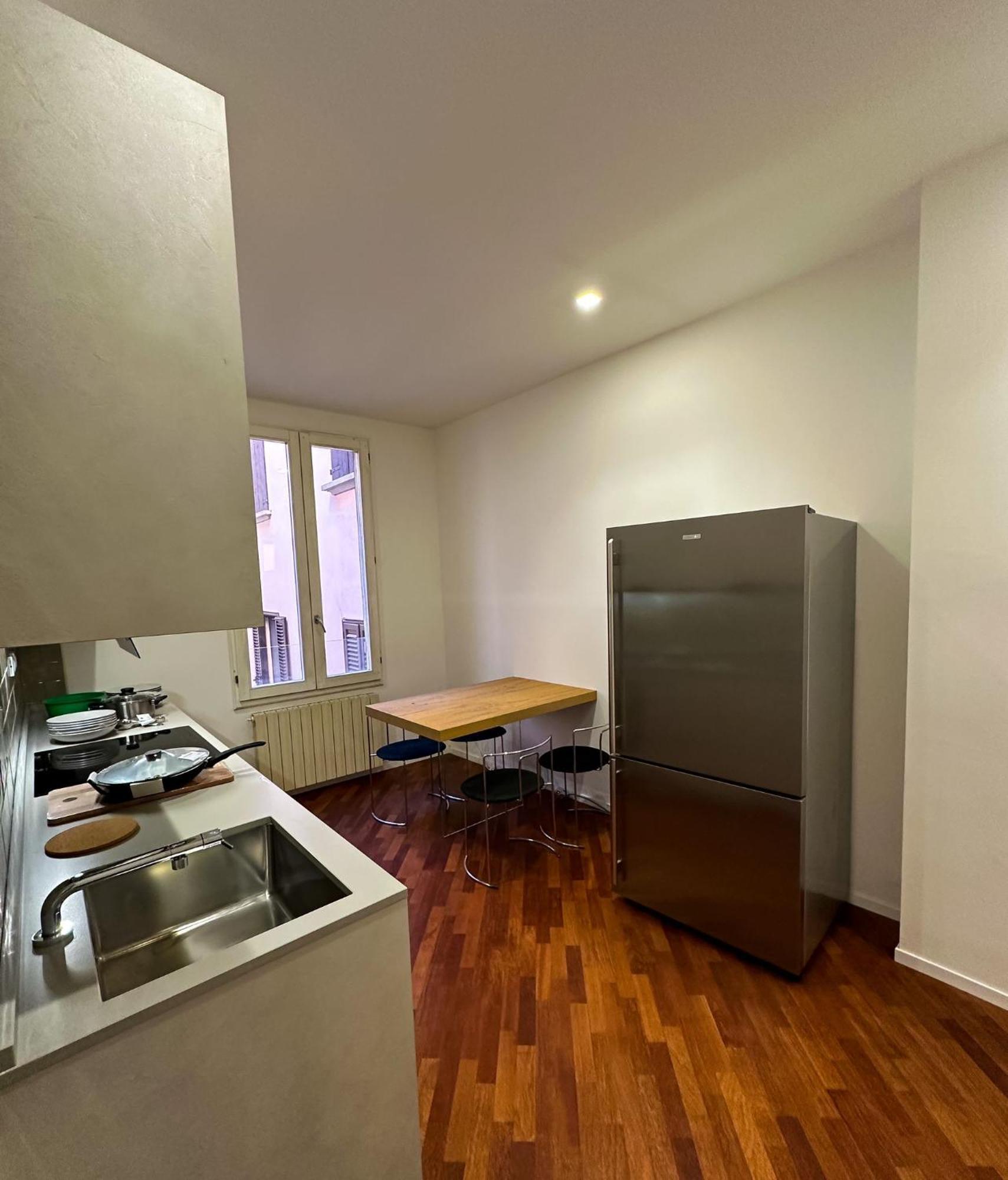Whouse Large Indipendenza Lejlighed