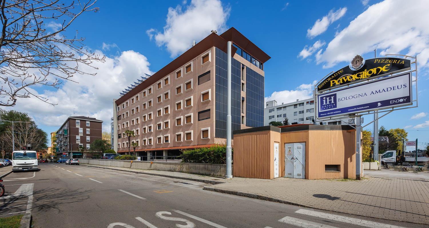 Jr Amadeus Hotel 4*