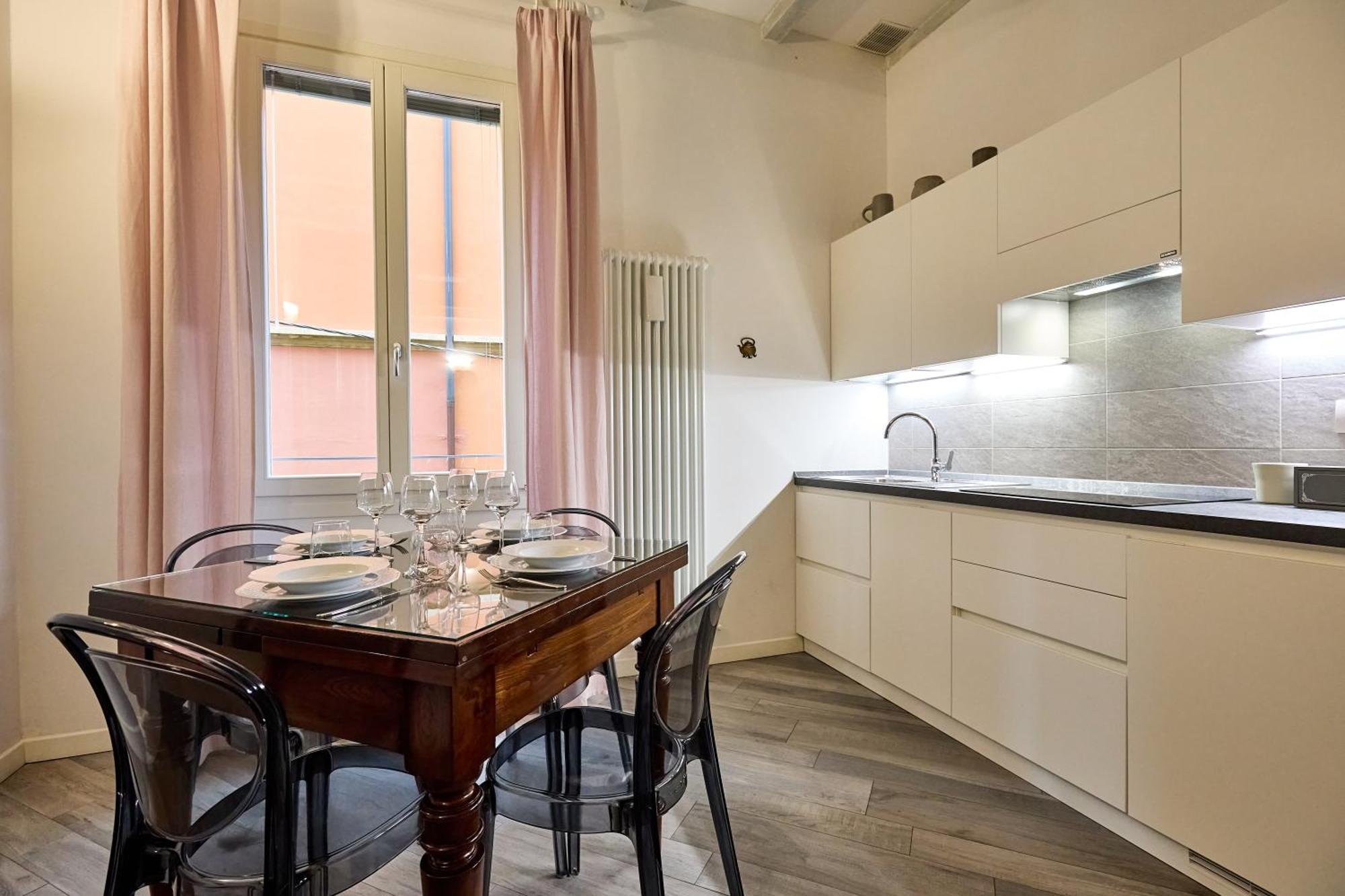 La Torre Lunga -smart Working- 150 M Dalle-from Due Torri-two Towers Apartamento *