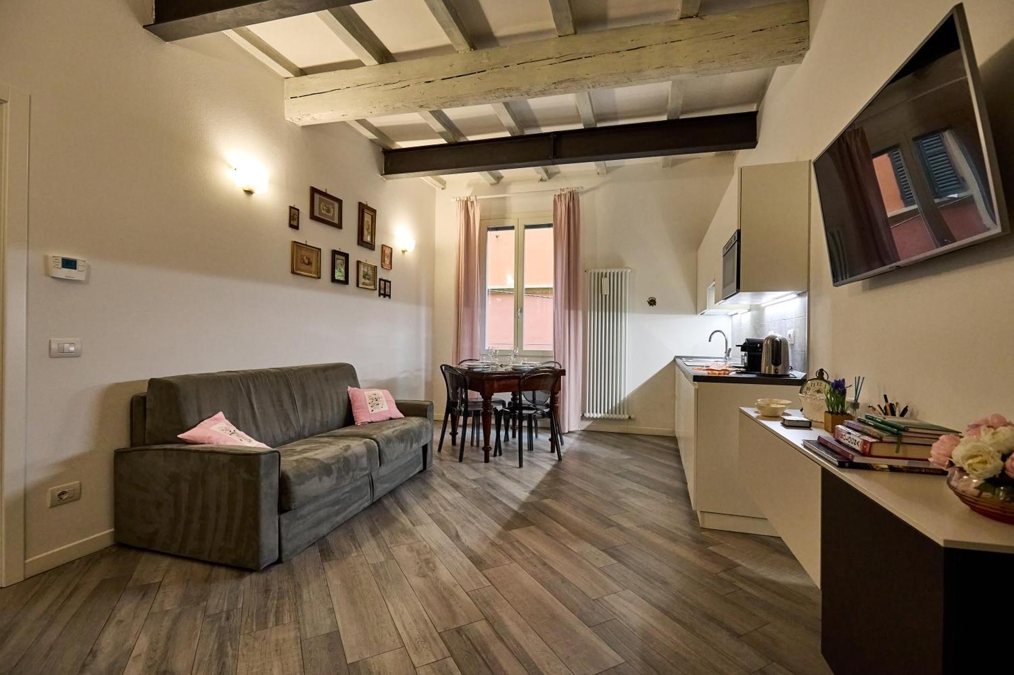 Apartment La Torre Lunga -smart Working- 150 M Dalle-from Due Torri-two Towers