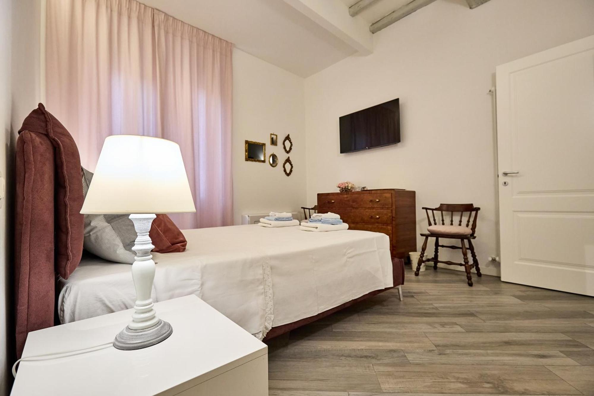 Appartement La Torre Lunga -smart Working- 150 M Dalle-from Due Torri-two Towers