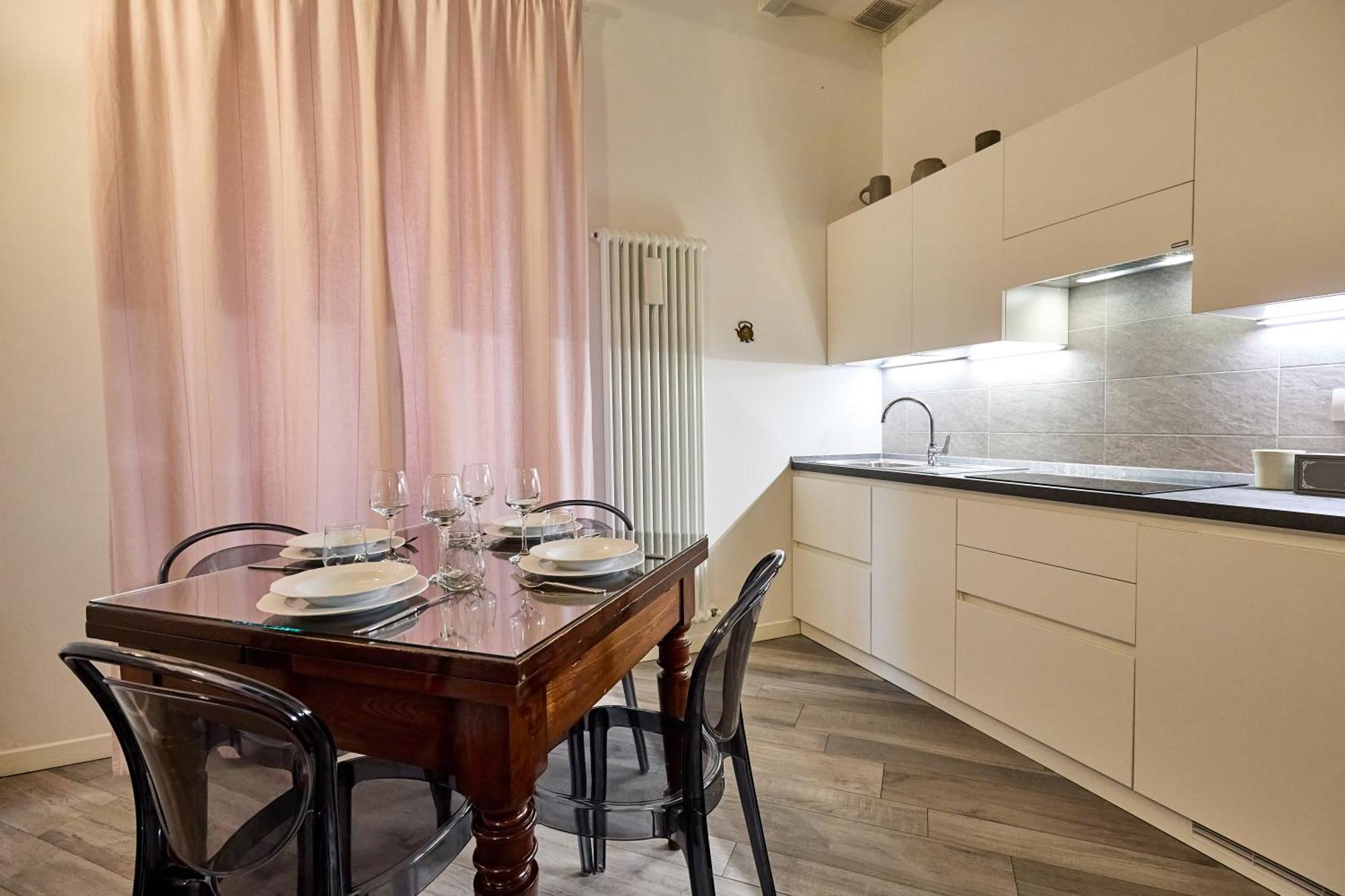 Appartement La Torre Lunga -smart Working- 150 M Dalle-from Due Torri-two Towers *