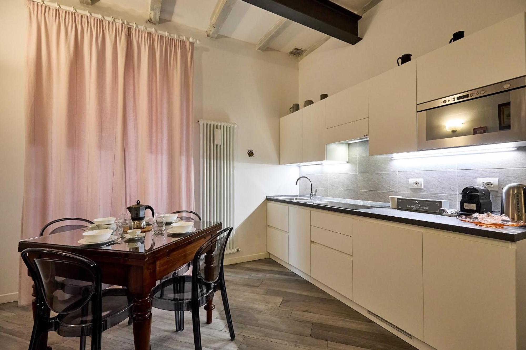 Appartement La Torre Lunga -smart Working- 150 M Dalle-from Due Torri-two Towers