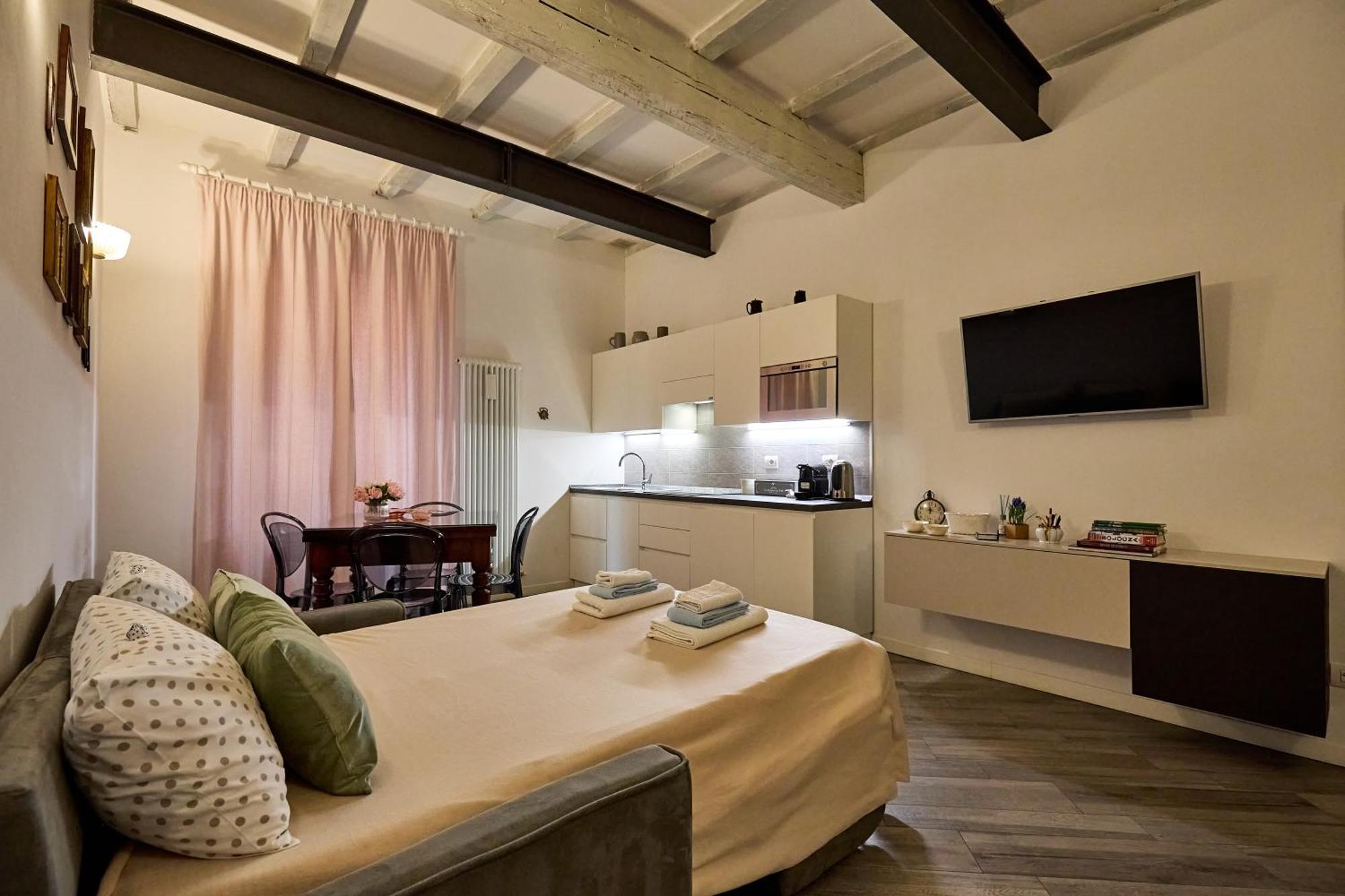Appartement La Torre Lunga -smart Working- 150 M Dalle-from Due Torri-two Towers