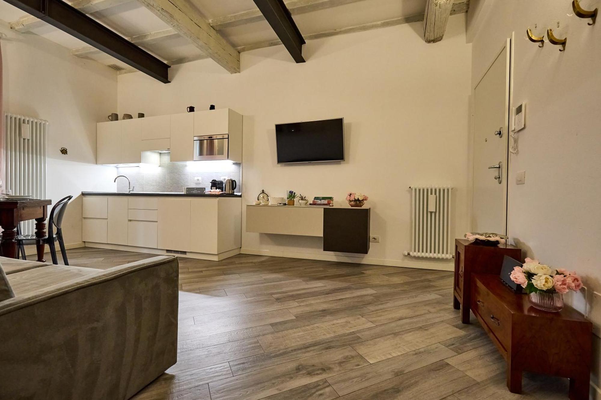 Appartement La Torre Lunga -smart Working- 150 M Dalle-from Due Torri-two Towers *