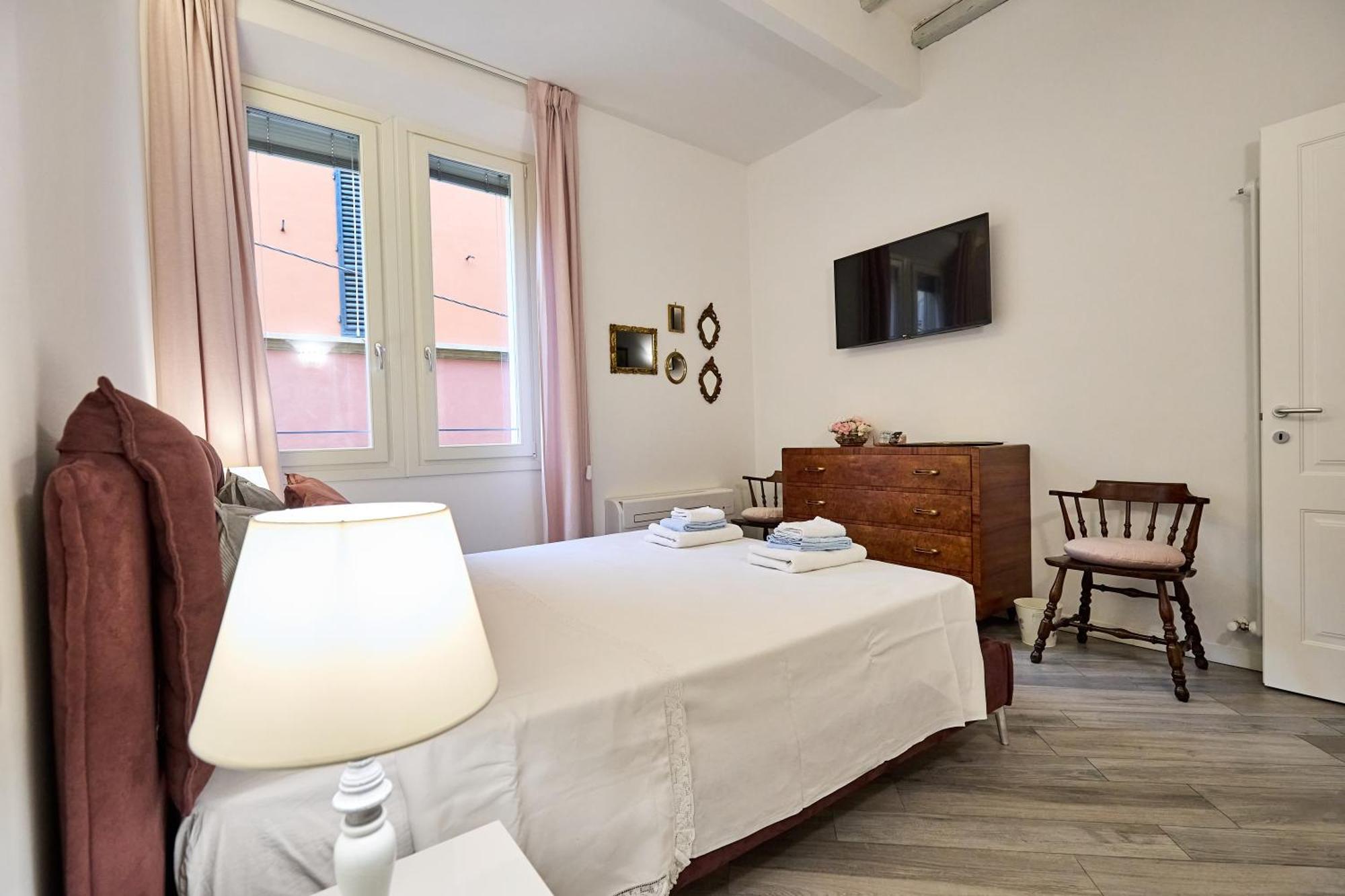 La Torre Lunga -smart Working- 150 M Dalle-from Due Torri-two Towers Appartement *