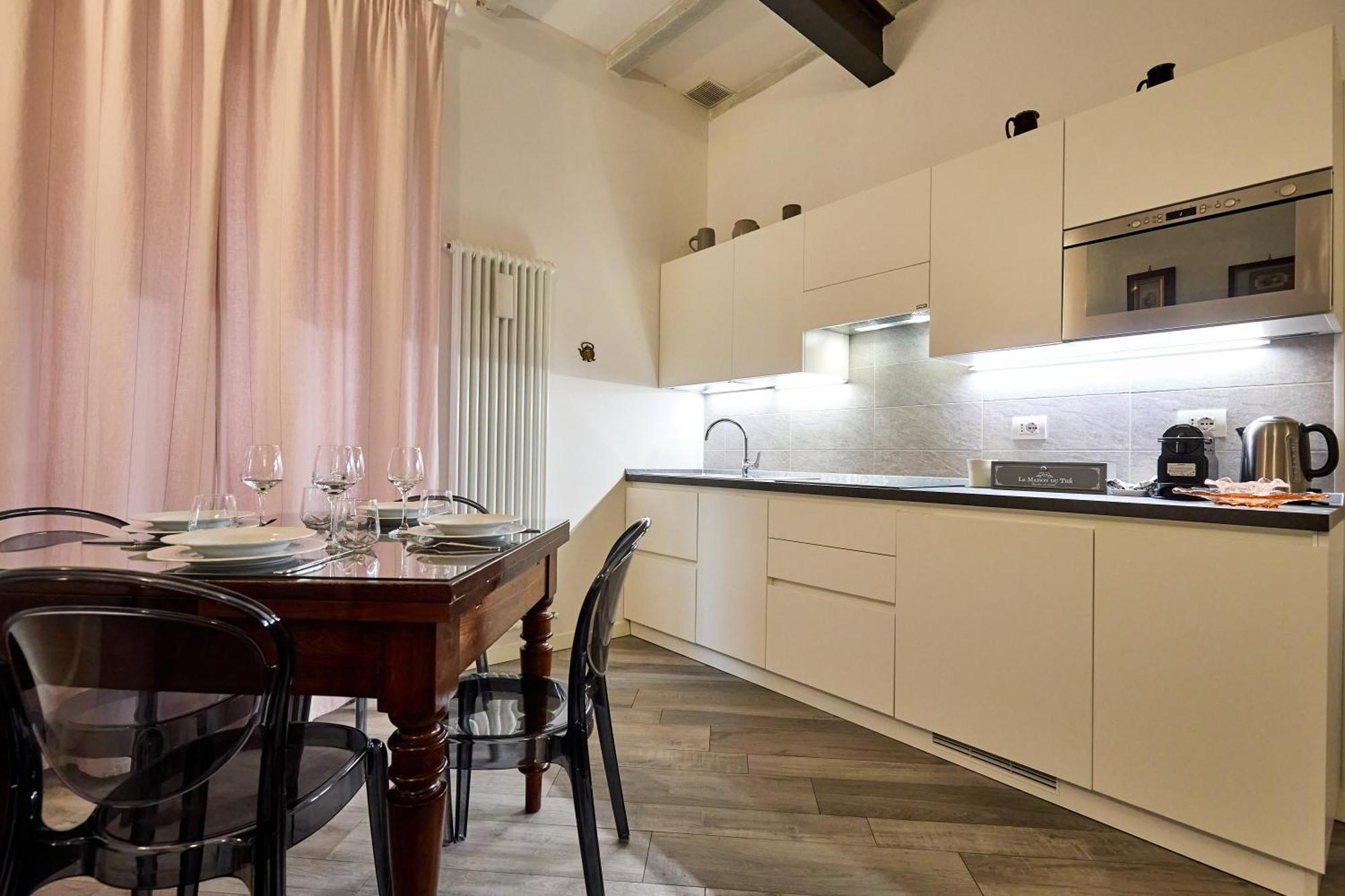 La Torre Lunga -smart Working- 150 M Dalle-from Due Torri-two Towers Appartement *