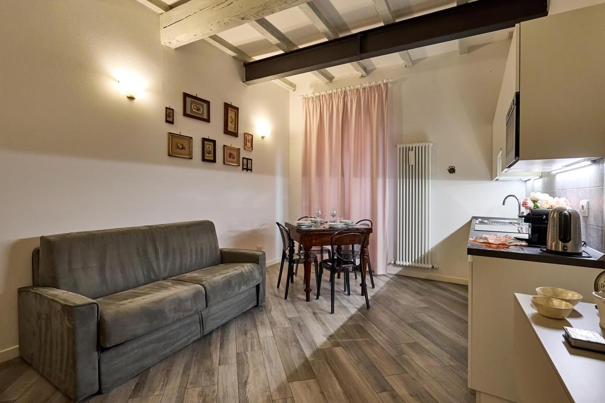 La Torre Lunga -smart Working- 150 M Dalle-from Due Torri-two Towers Apartment *