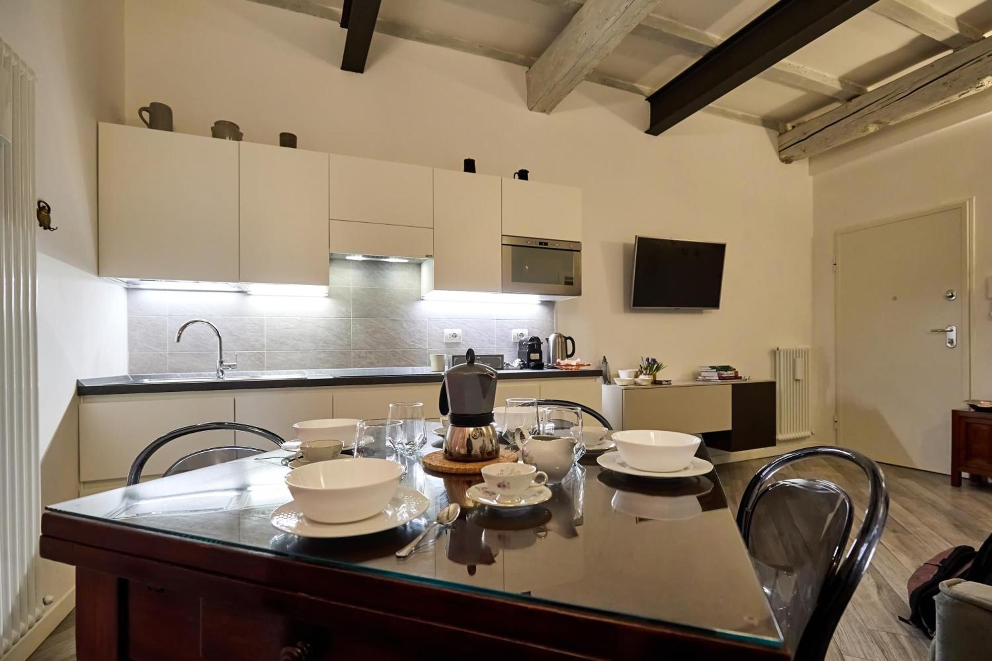 Appartement La Torre Lunga -smart Working- 150 M Dalle-from Due Torri-two Towers