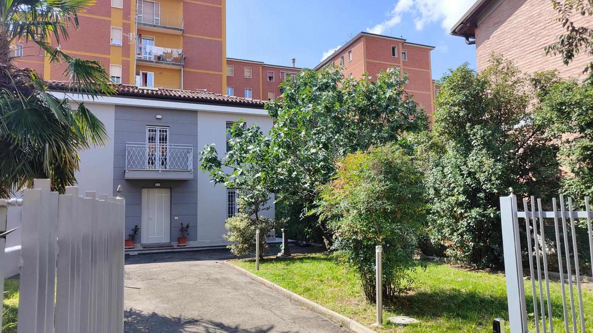 Grigio Perla Panigale, Con Giardino E Parcheggio Privato Gratuito Fino A Tre Posti Auto