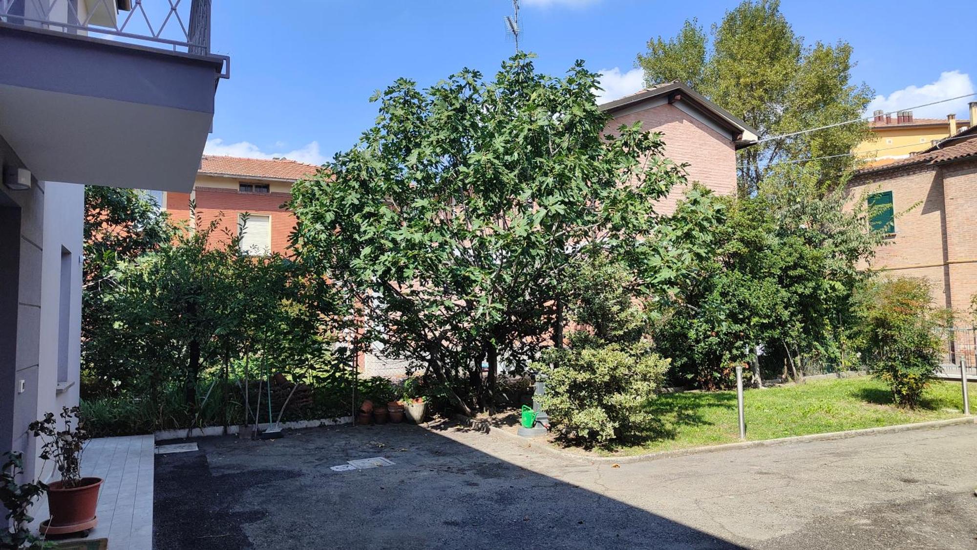 Apartment Grigio Perla Panigale, Con Giardino E Parcheggio Privato Gratuito Fino A Tre Posti Auto Bologna