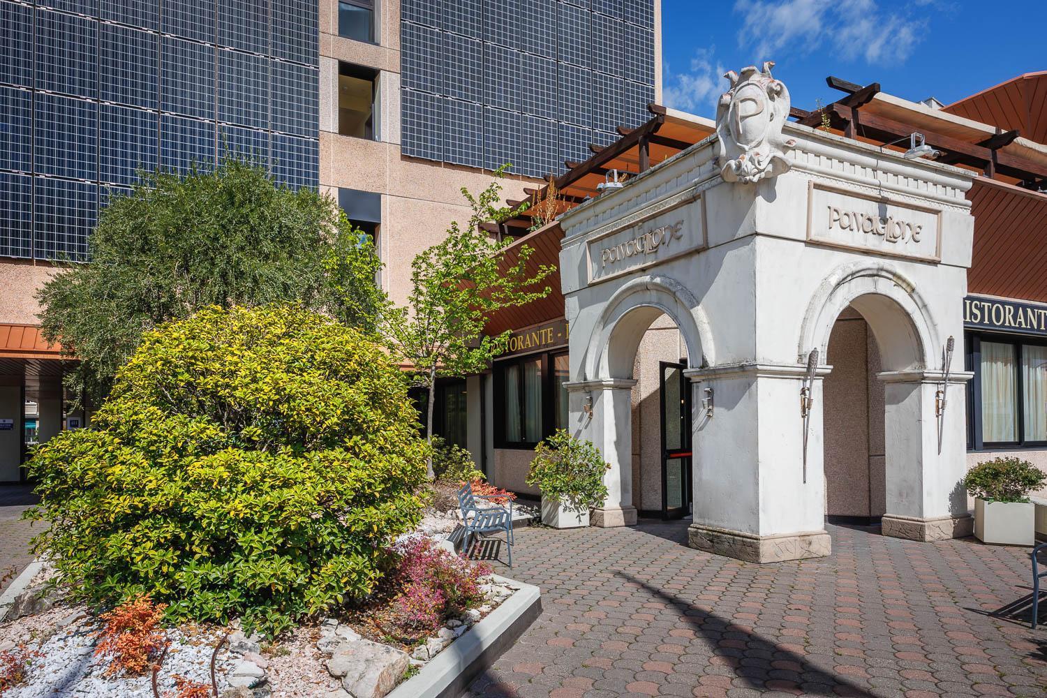 Jr Amadeus Hotel