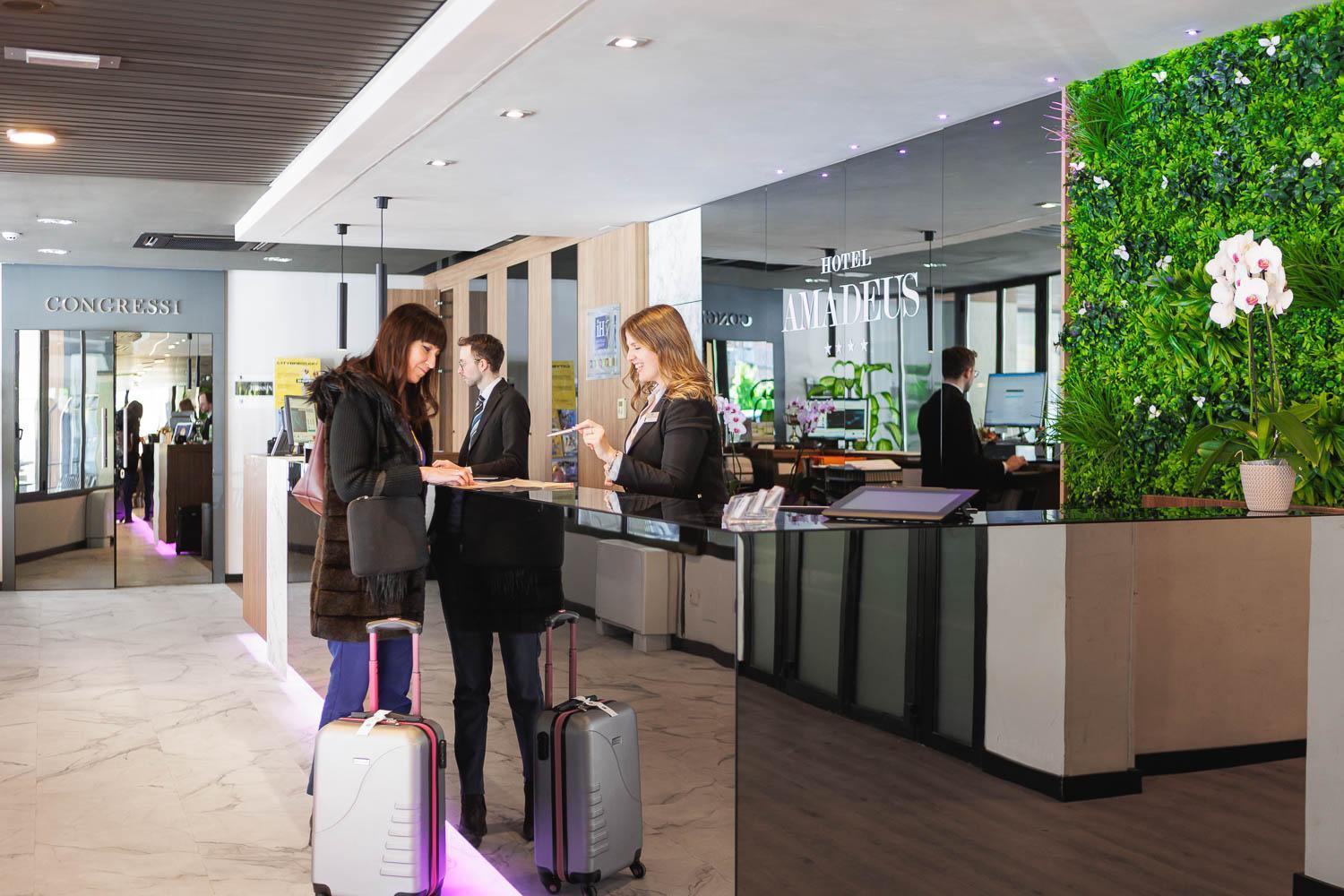Jr Amadeus Hotel
