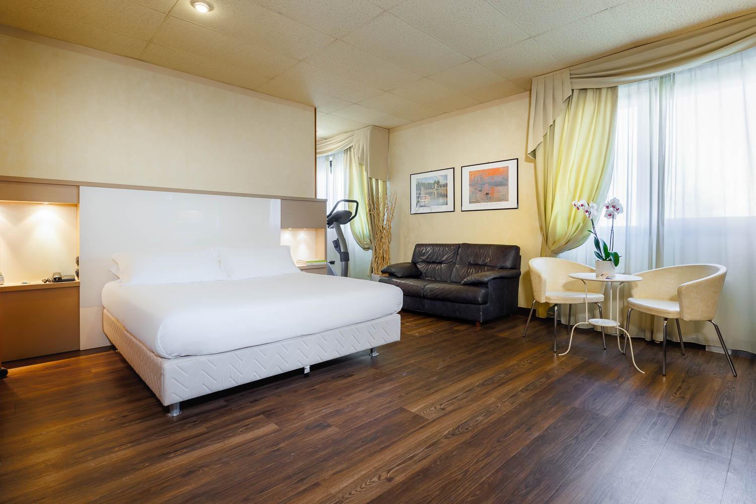 Jr Amadeus Hotel