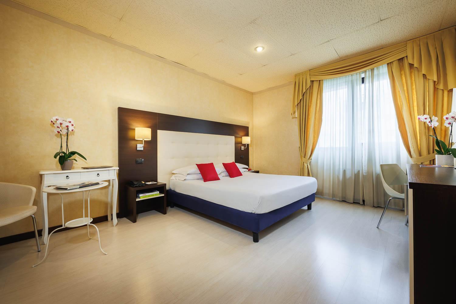 Jr Amadeus Hotel