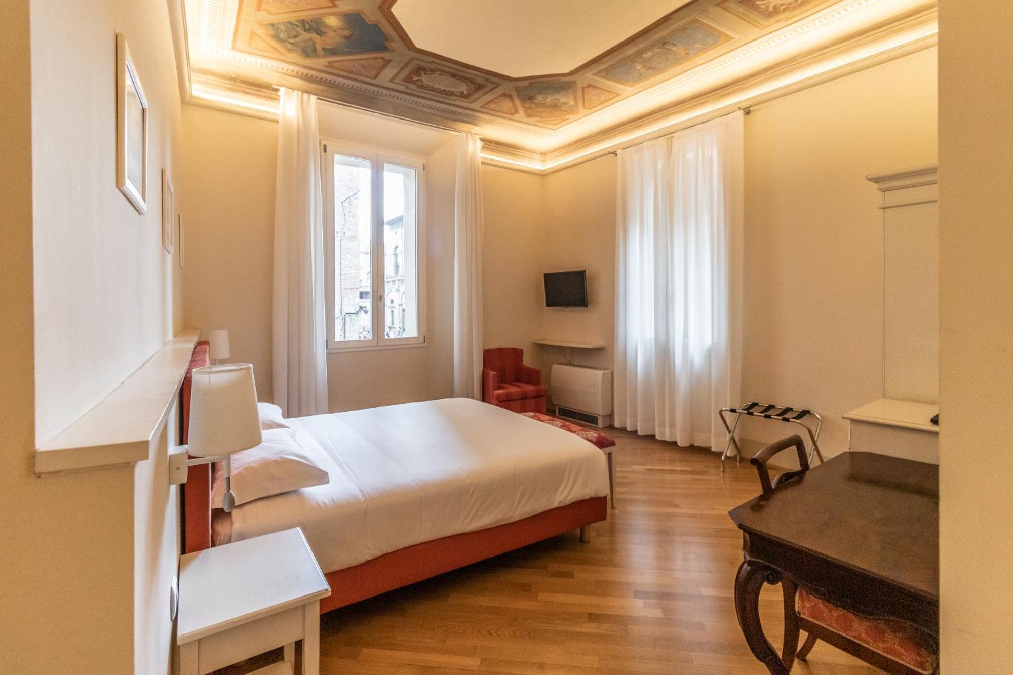 Casa Isolani Piazza Maggiore 1.0