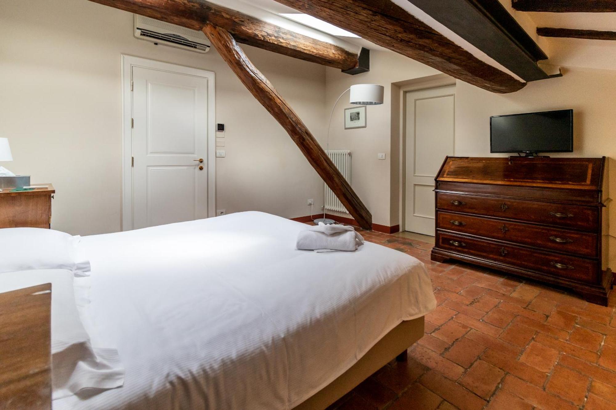 Casa Isolani Charms Santo Stefano 3*