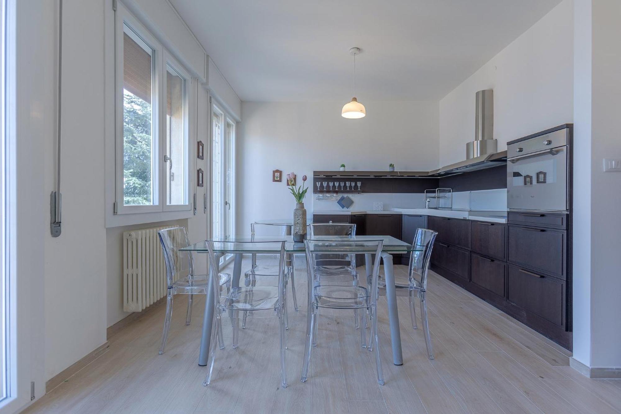 Spacious X5 With Two Balconies! Bolonia