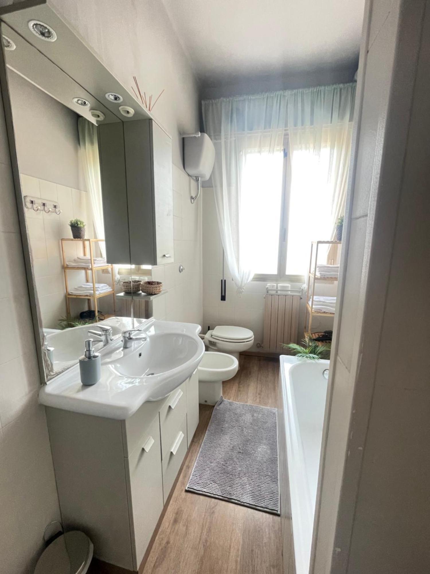 Eraora Apartrooms - Central Station Apartment *