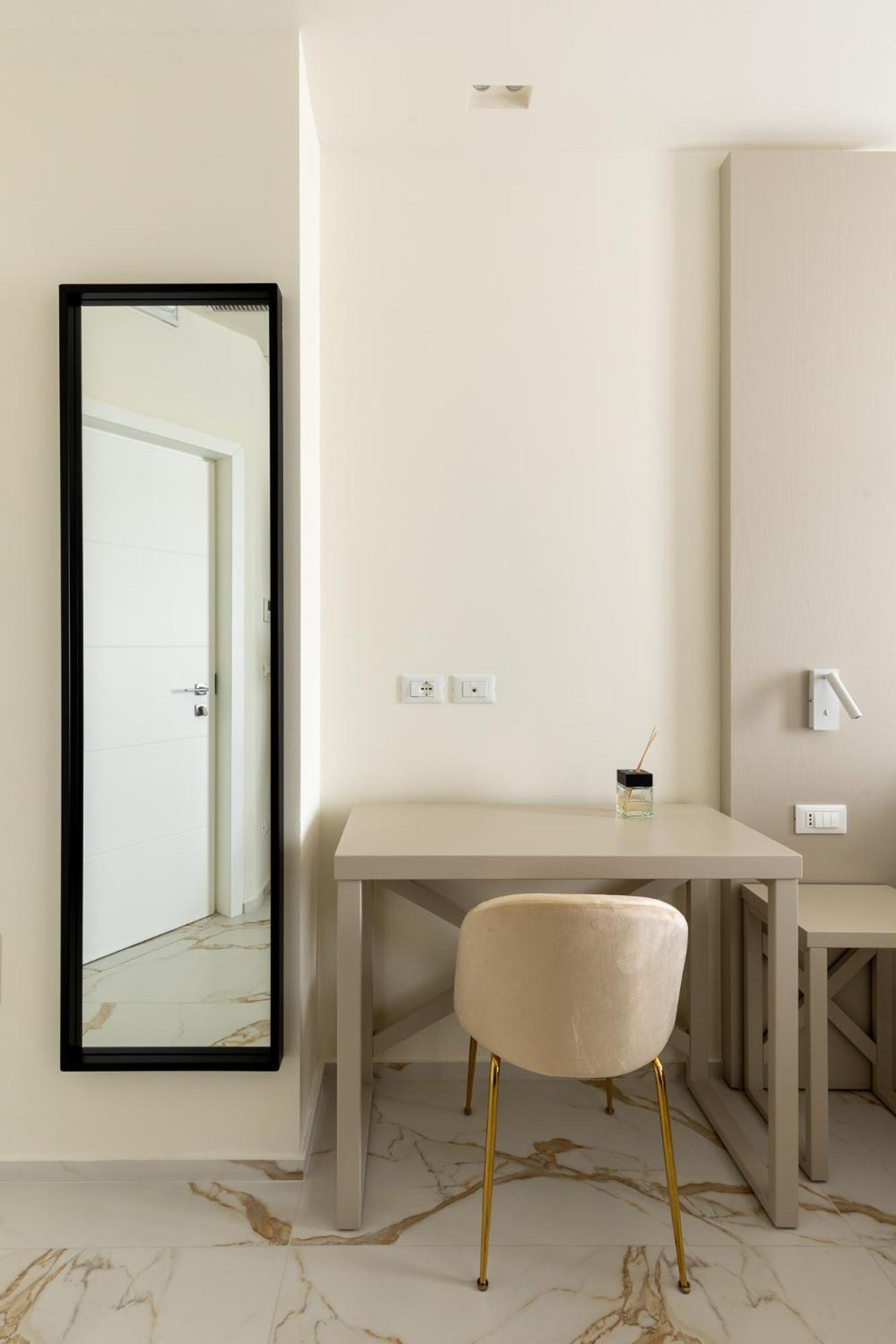 1 Guest house *