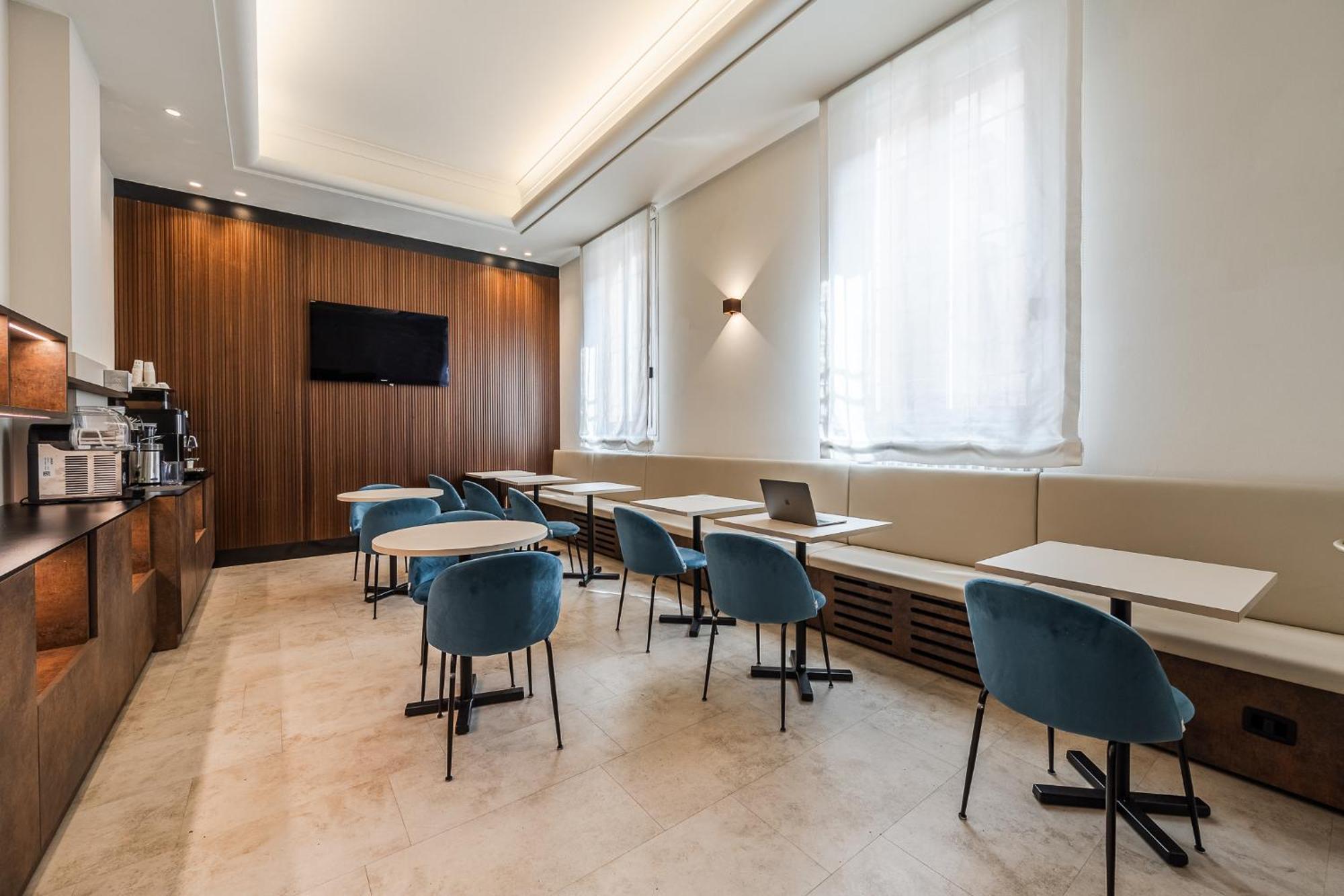 Astoria Hotel 3*