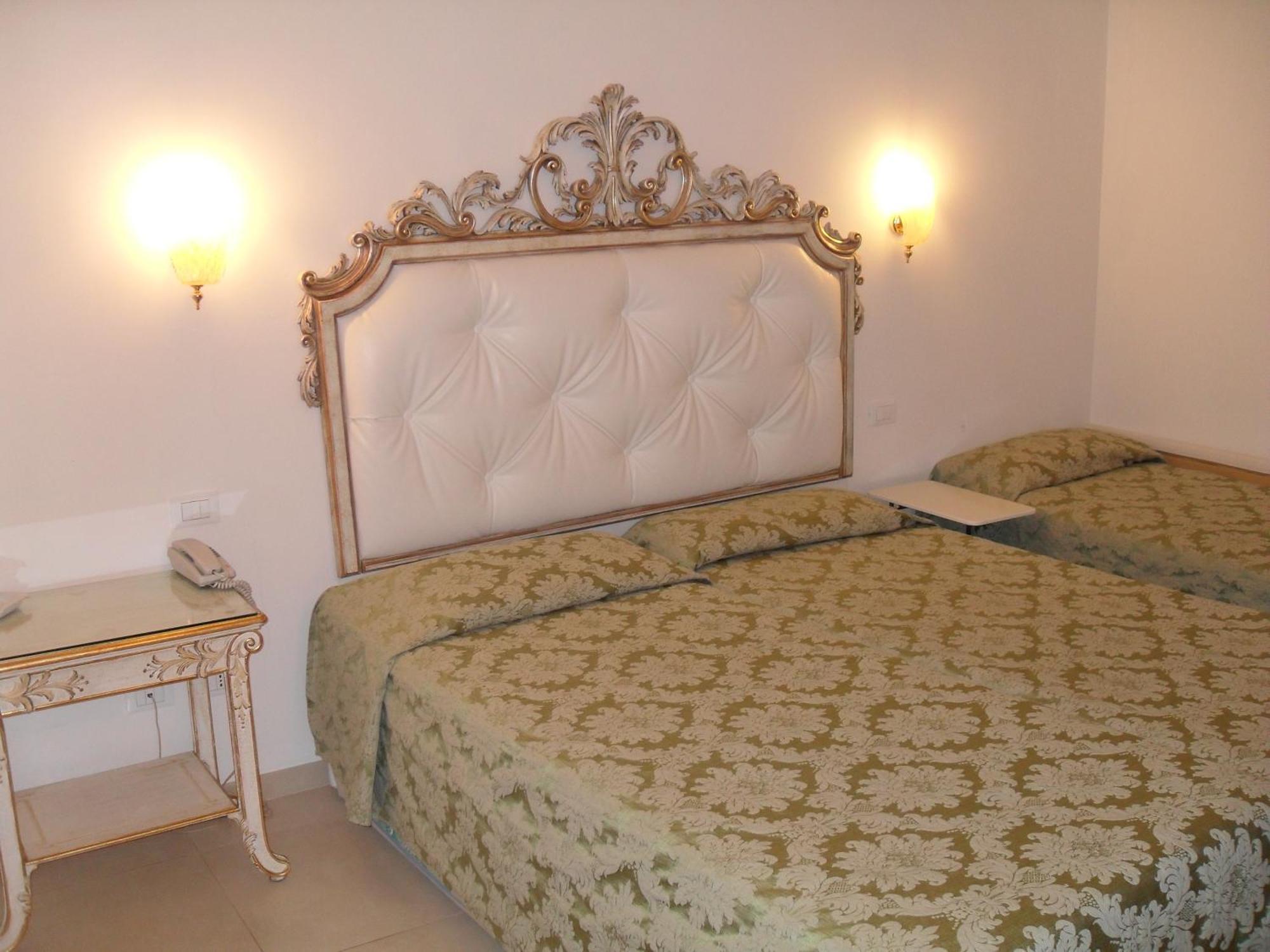 Gasthof Residenza Due Torri Check In Presso Vicolo Cattani 7