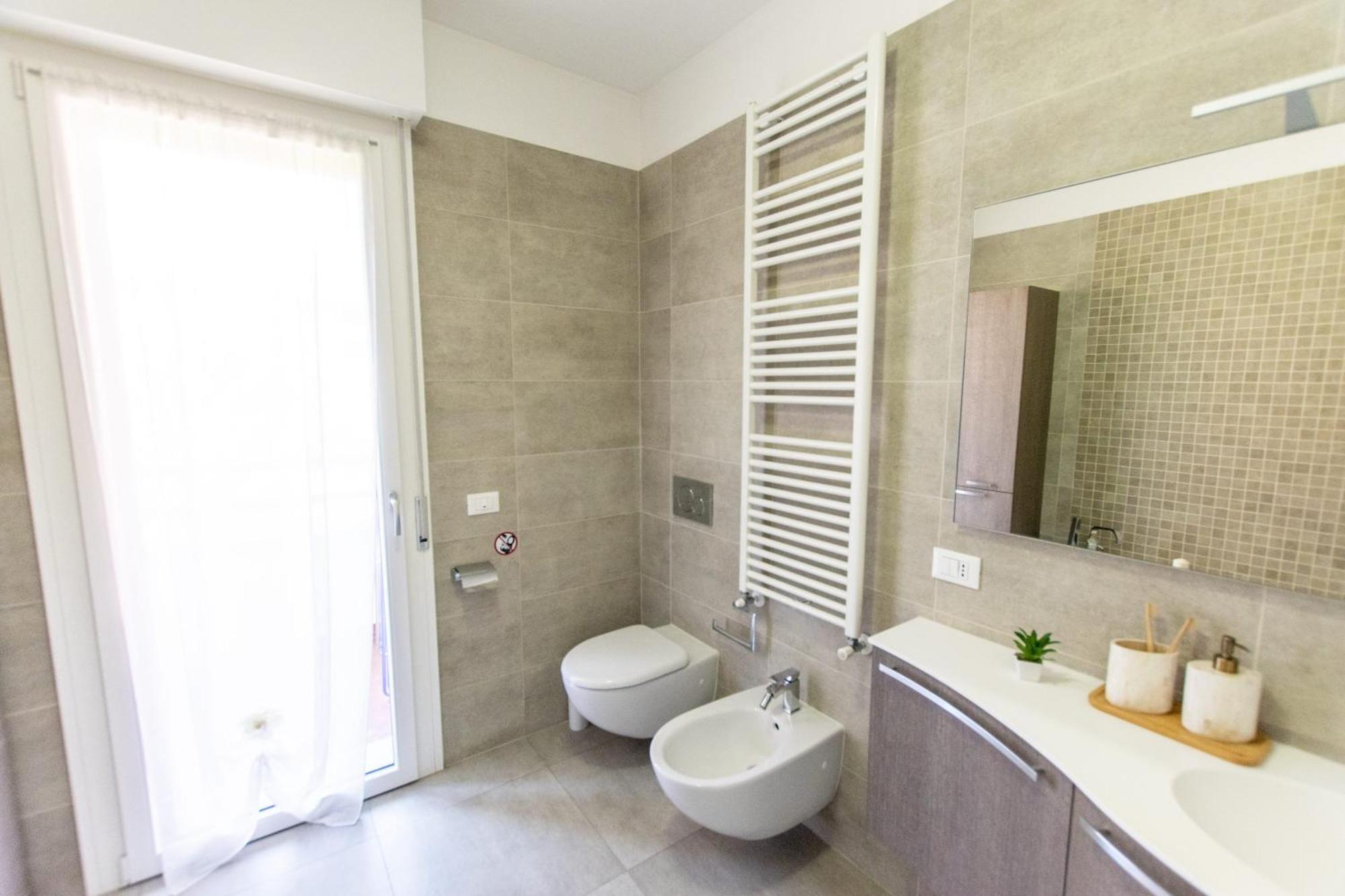 We - Larga32 House