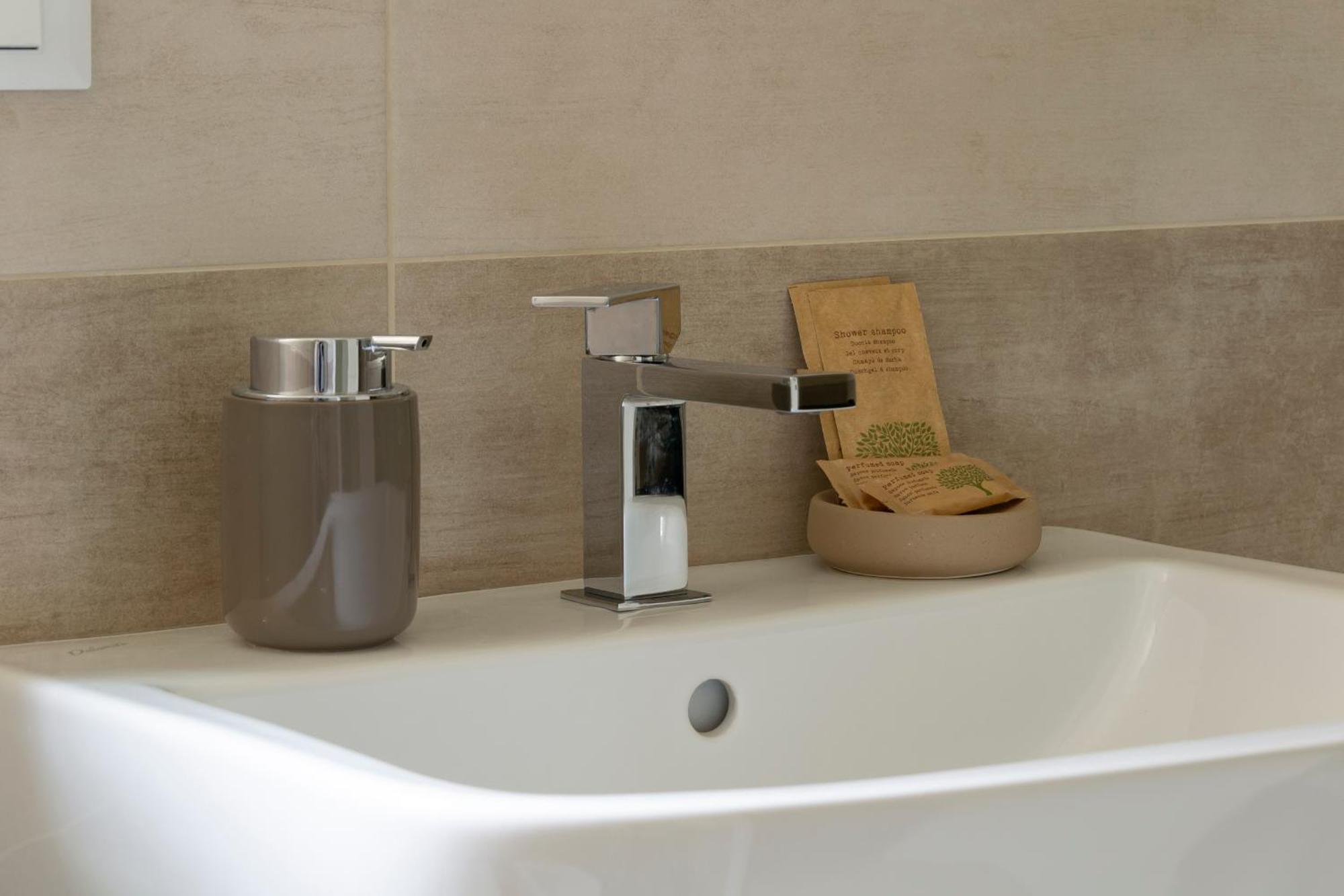 Amos - 5 Minutes From Piazza Maggiore Appartement Bologne