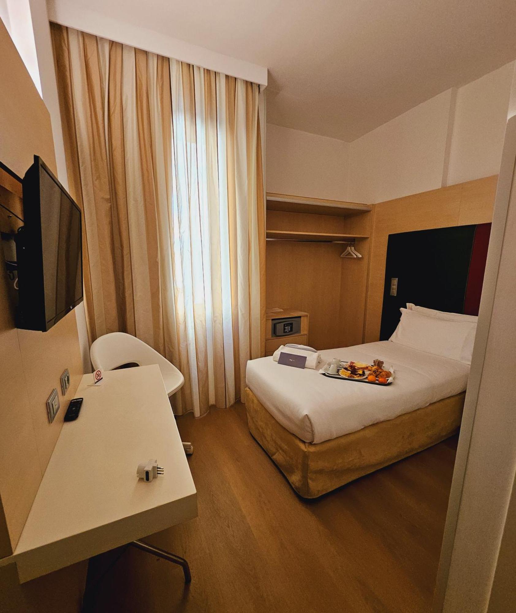 Hotel Smy 4*