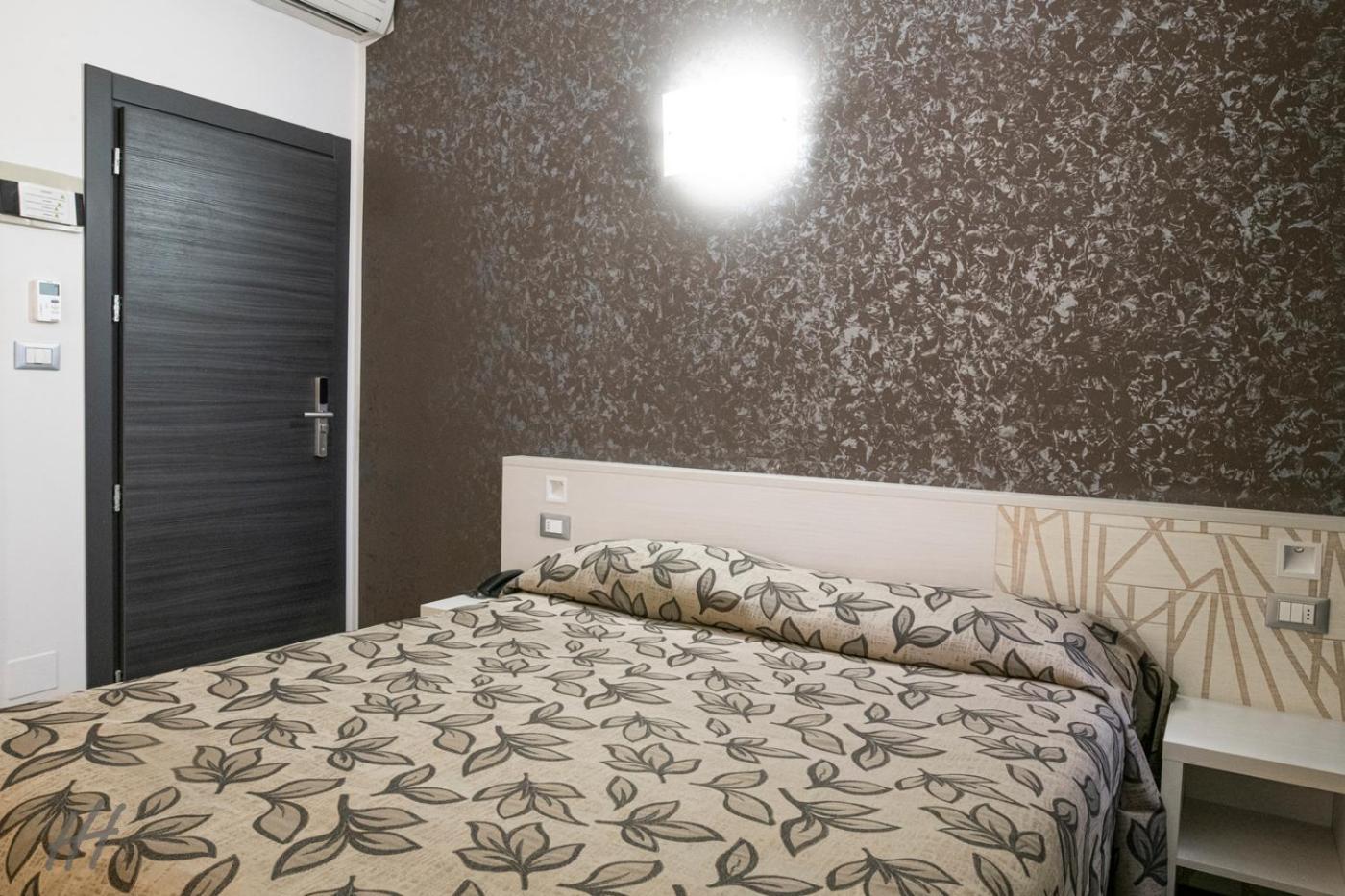 Holiday- Finestrella 3* Bologna