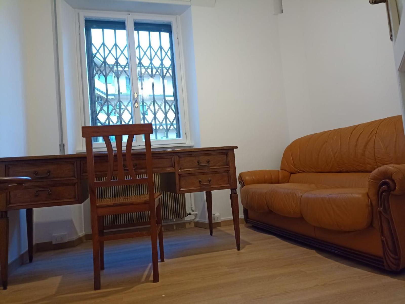 Di Fronte Alla Casa Di Carducci * Bologna