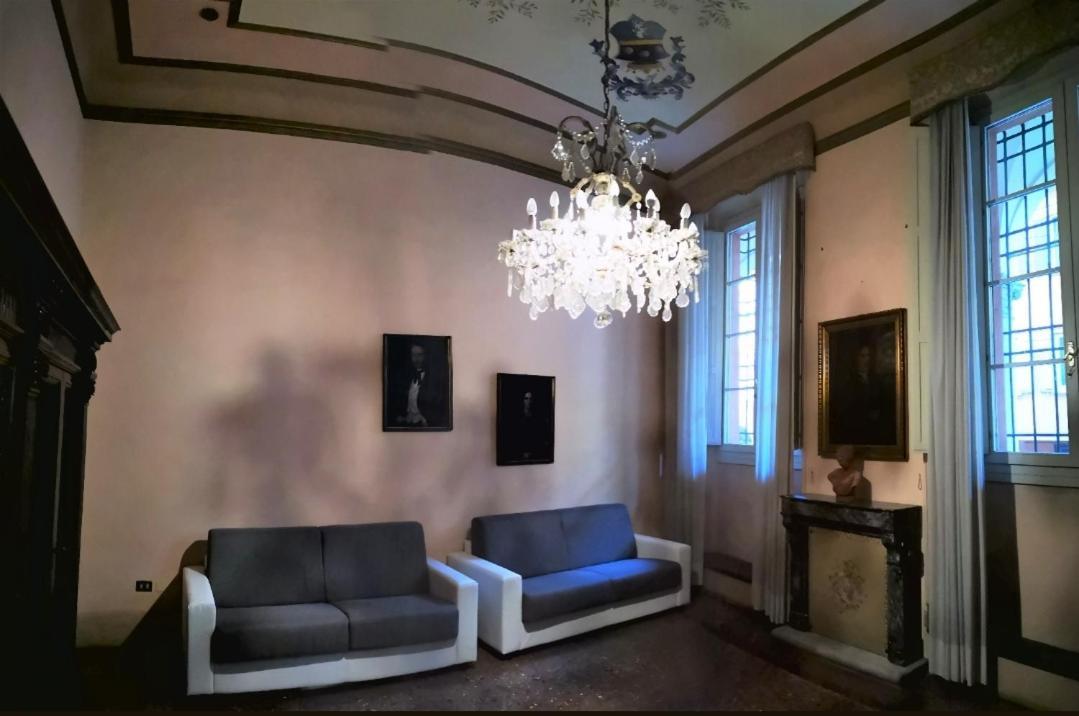 Palazzo Bargellini Panzacchi & Via De' Pepoli * Bologne