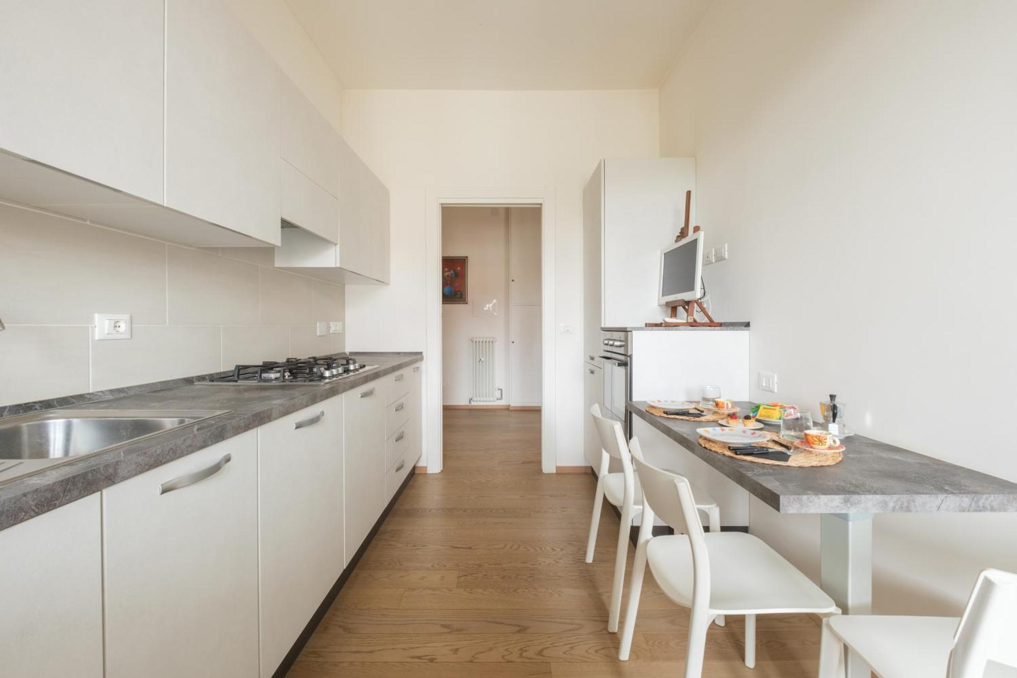 Classic And Elegant Style In Old Town Appartamento