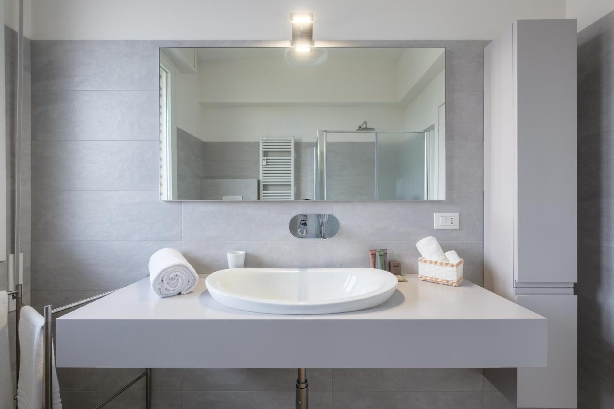 Classic And Elegant Style In Old Town Appartamento