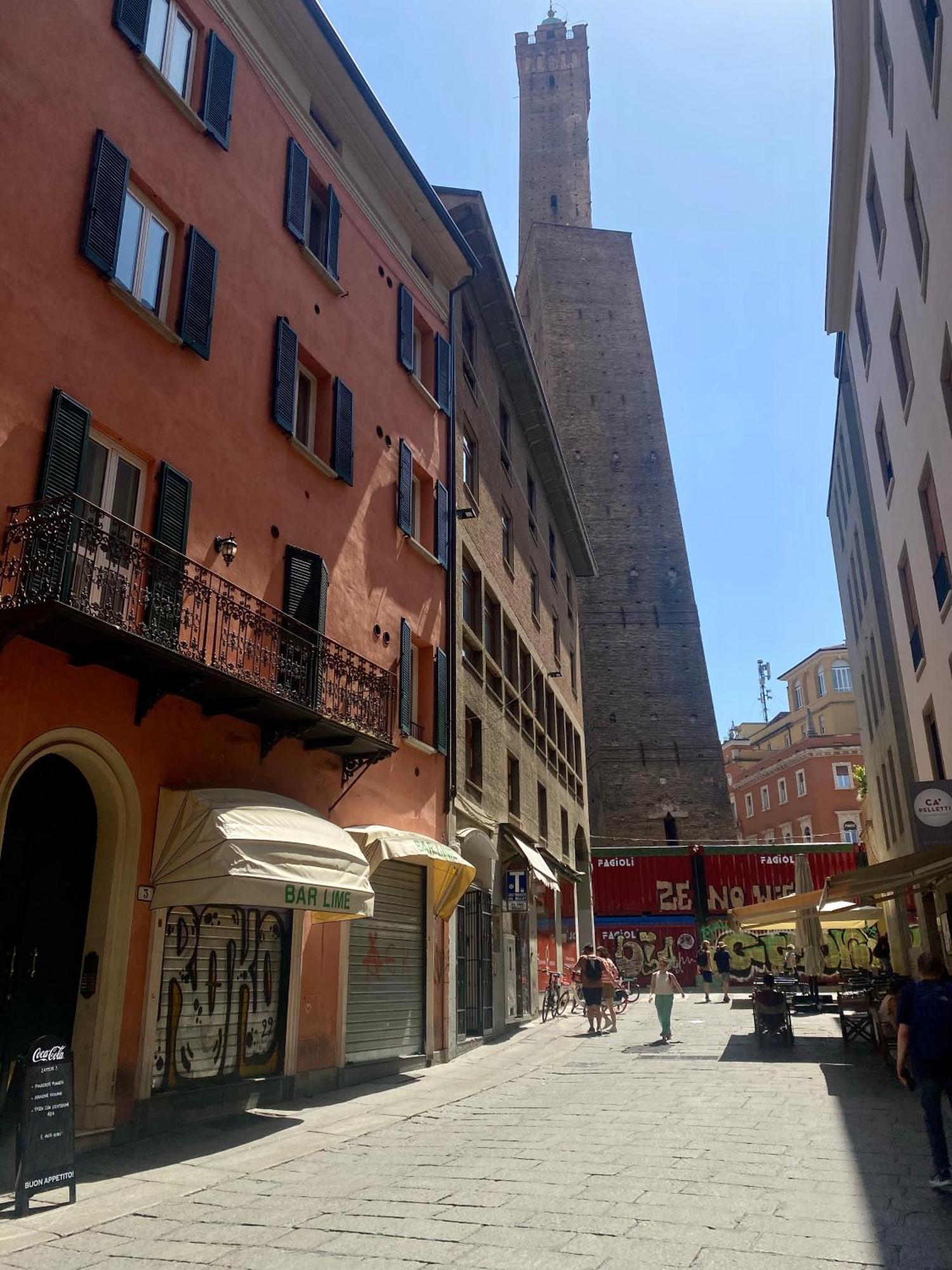 Canard Int 4 Apartment Bologna