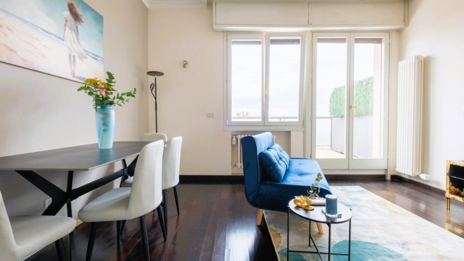 Elegant Penthouse With A View Of The Two Towers And Piazza Maggiore