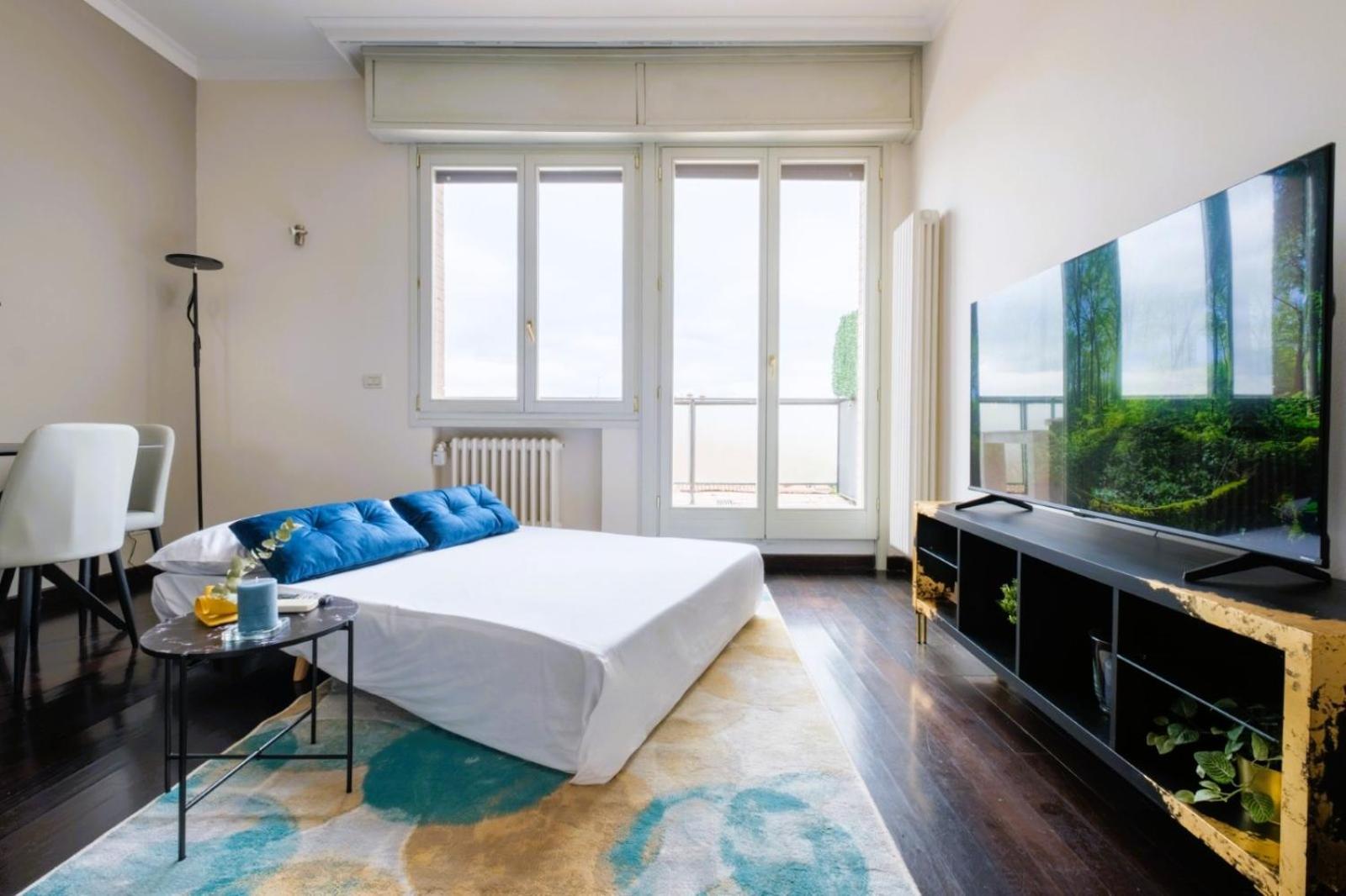 Elegant Penthouse With A View Of The Two Towers And Piazza Maggiore