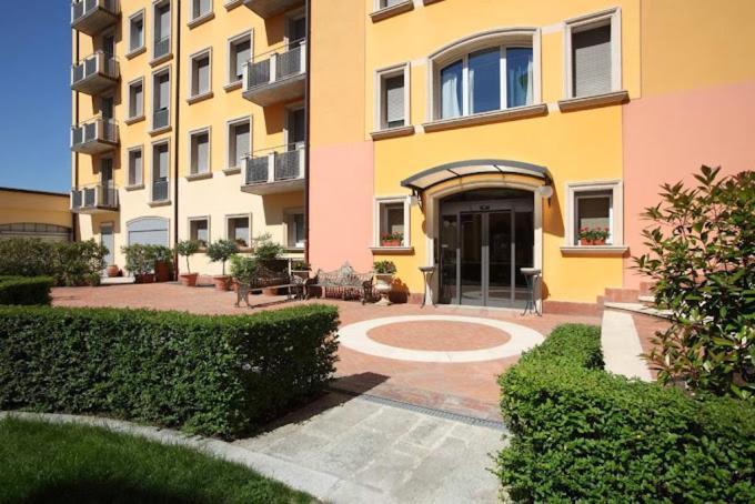 Residenza Carracci Aparthotel