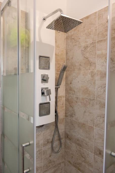Monolocale In Centro Con Doccia Idromassaggio Bologna