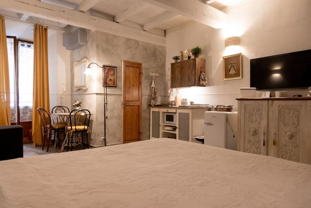 Monolocale In Centro Con Doccia Idromassaggio * Bologna