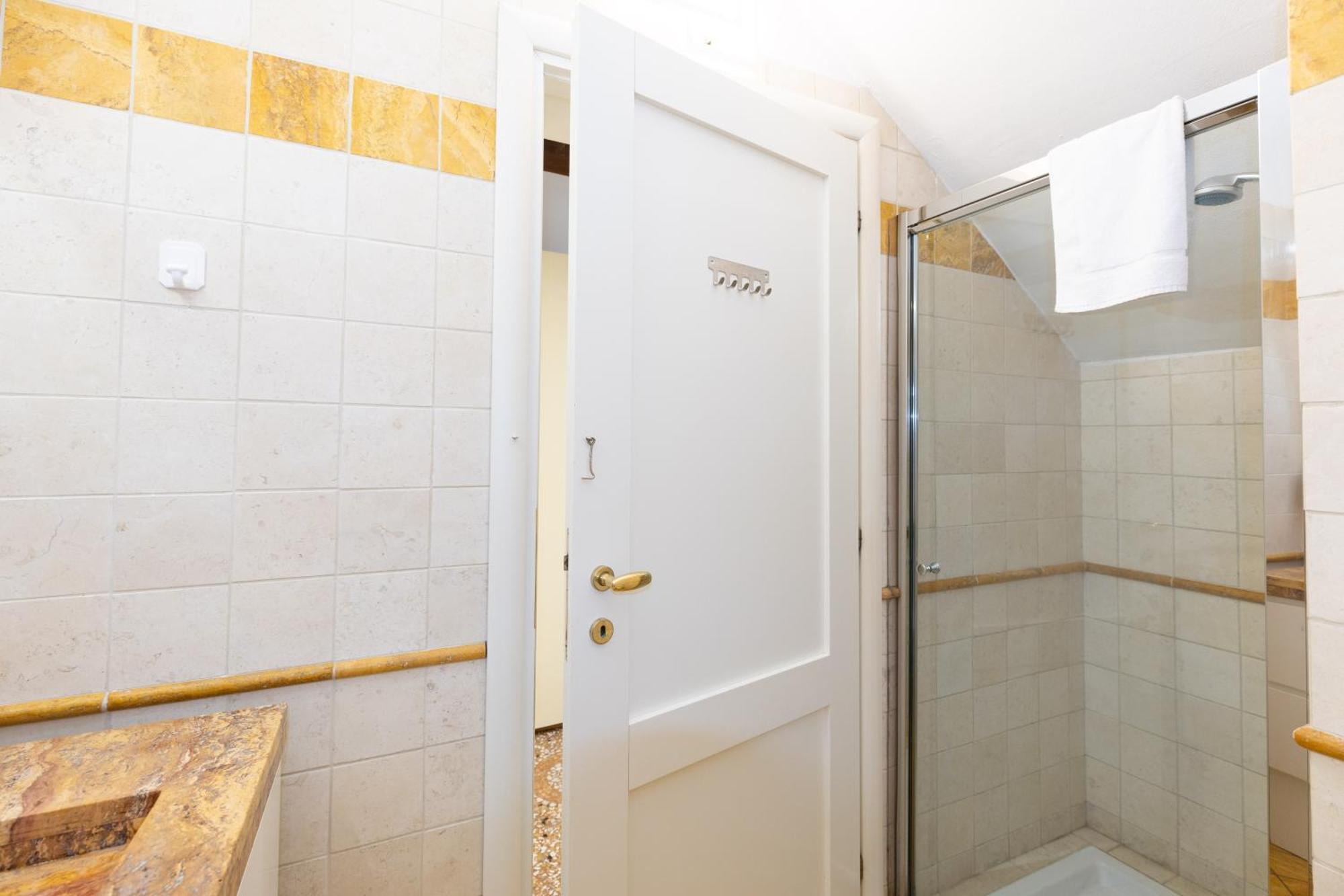Frassinago Suites-bolognarooms