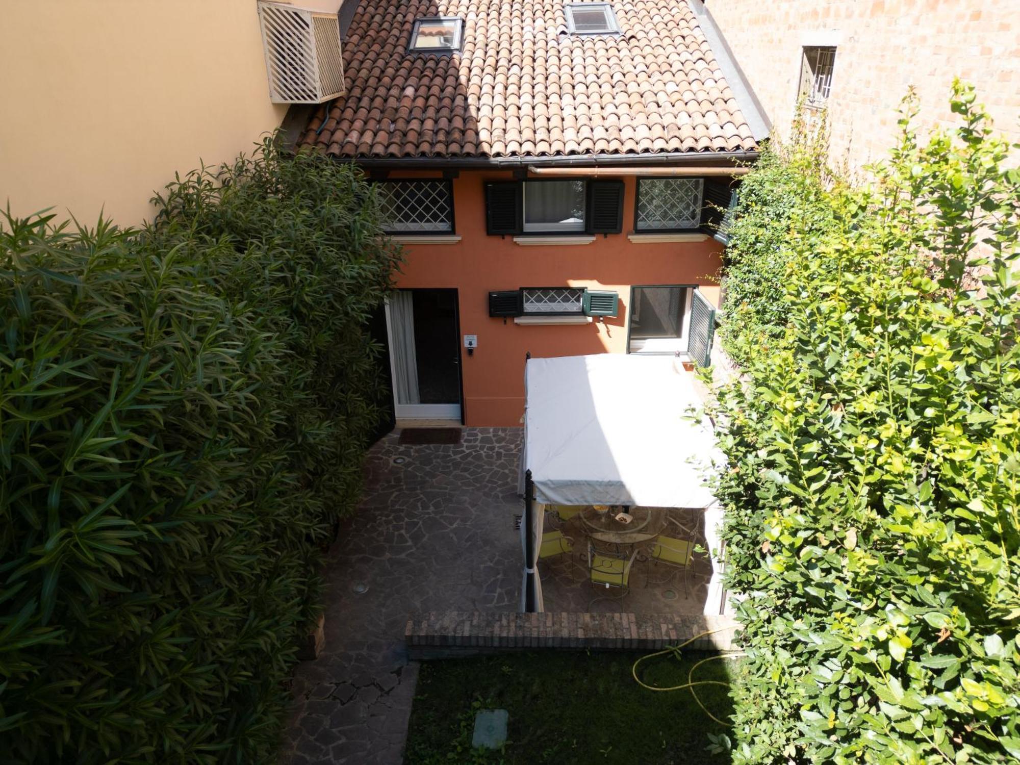 Isaia Garden - Bolognarooms * Bolonia