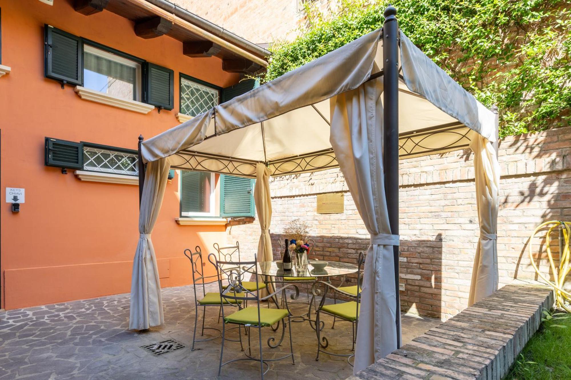 Isaia Garden - Bolognarooms * Bolonia