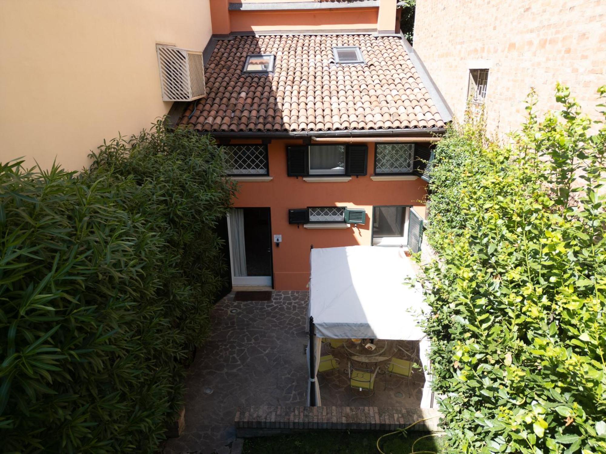 Isaia Garden - Bolognarooms * Bolonia